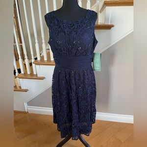 Lace Sleeveless Cocktail Dress